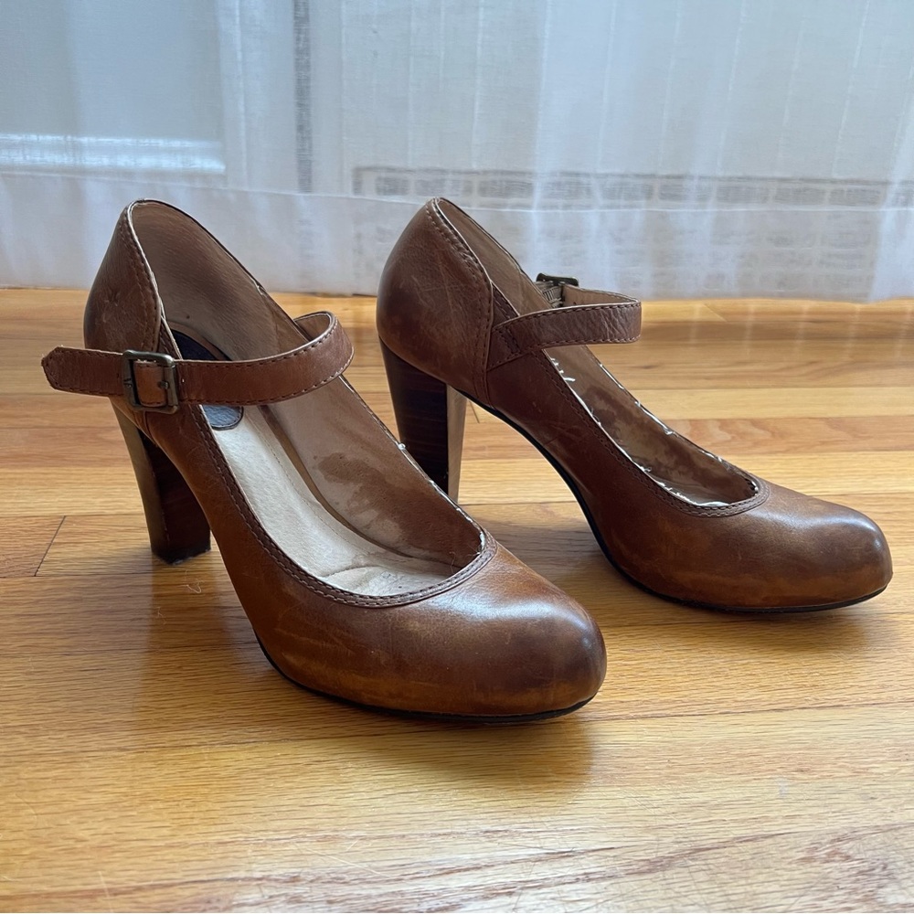 Frye Mary Jane pumps